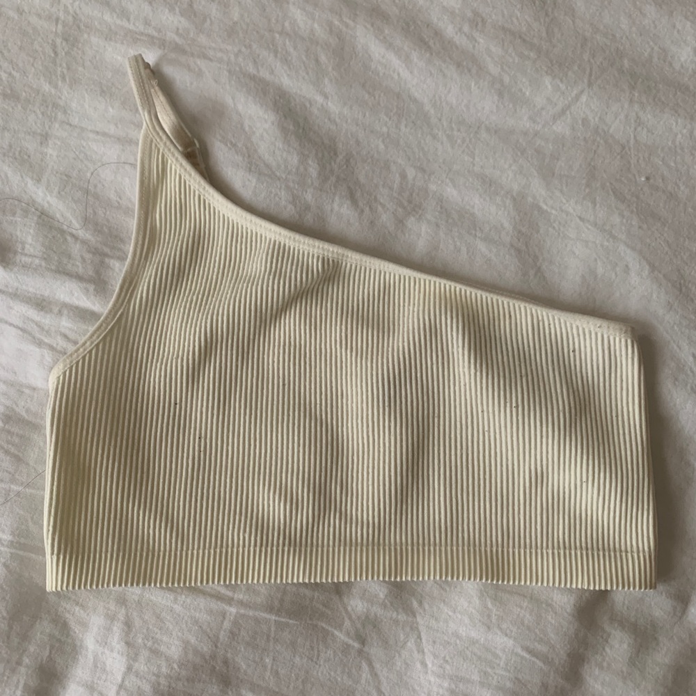 urban outfitters one shoulder crop top